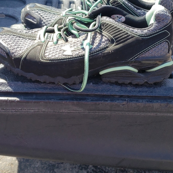 Womans size 10 under armour shoes - Picture 2 of 3